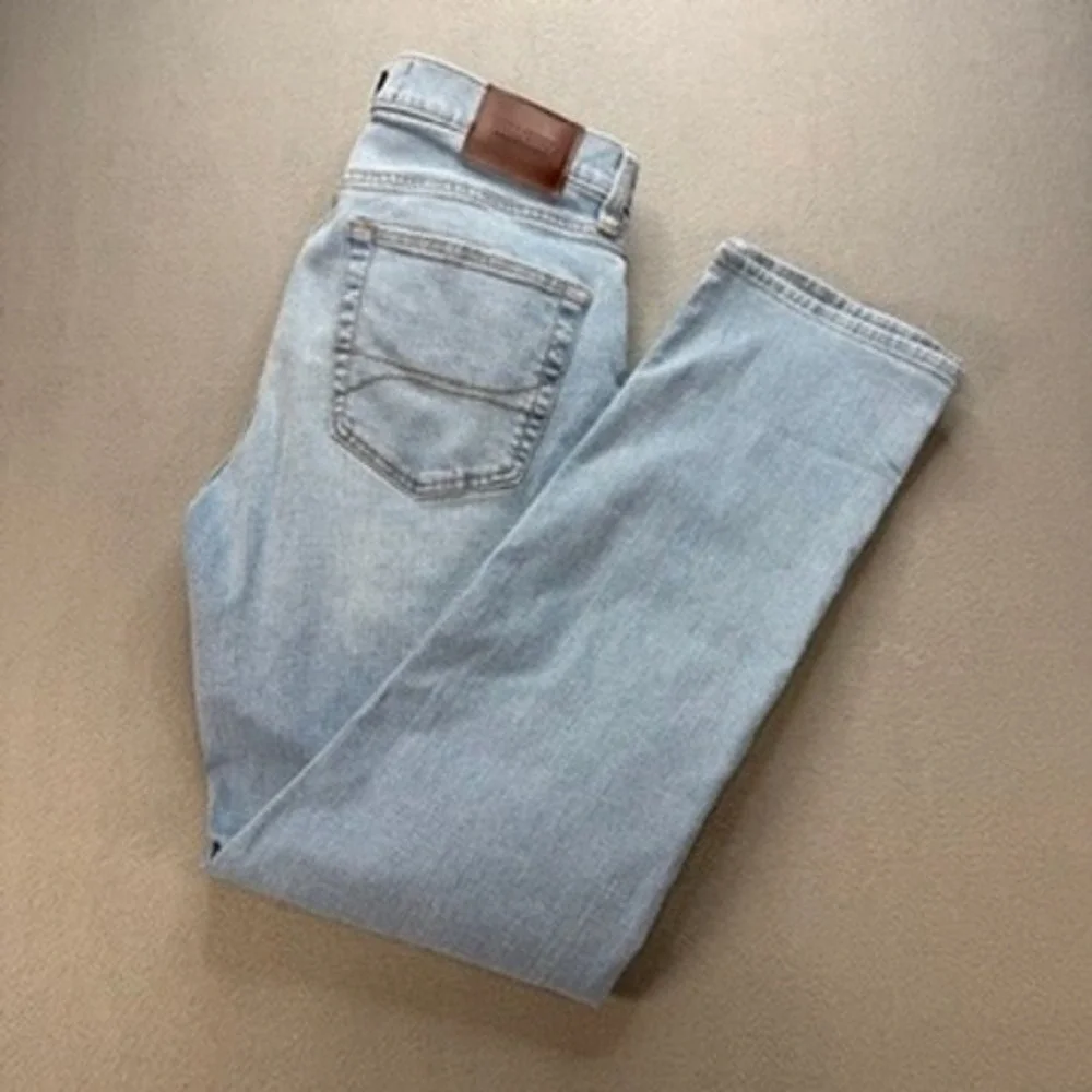 Hollister Athletic Slim Straight Jeans Mens 32x34 (FIT 32x32) Light Wash Denim